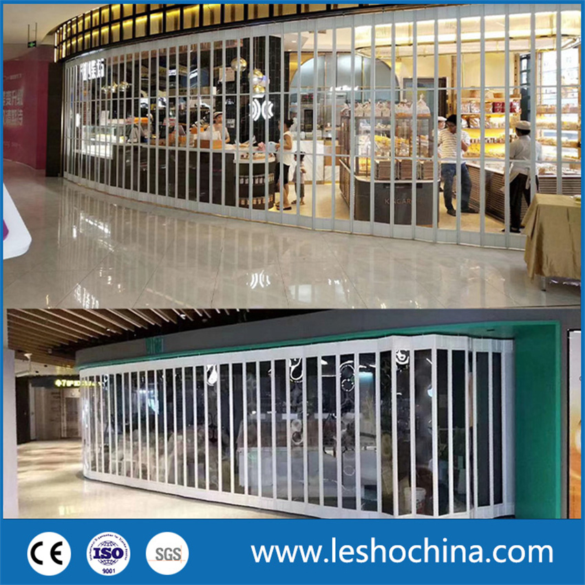 Aluminum Curved Frame Polycarbonate Crystal Transparent Clear Full View PC Horizontal Accordion Folding Sliding Door for Shopfront Store Front Shopping Mall