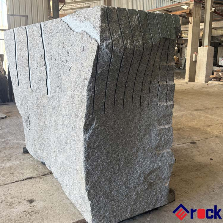 Anti-Slip Finish Bush-Hammered/Flamed Dark Gray Granite Driveway Paving Stone