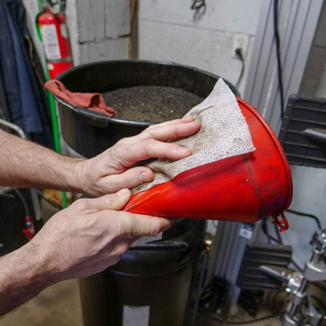 Low-Dust Precision Cloths for Electronics and Industrial Use