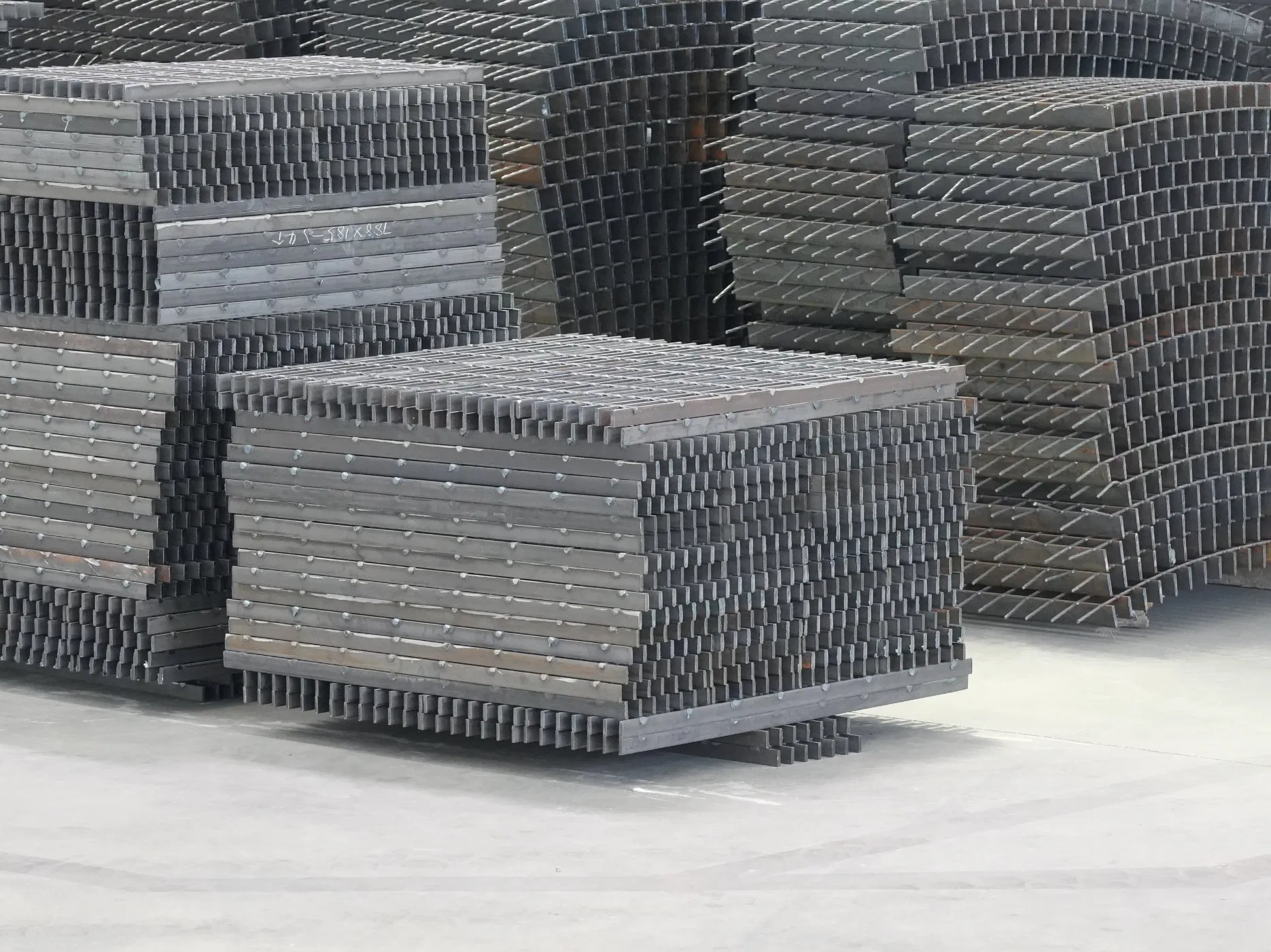 Customized Standard Hot DIP Galvanized Steel Grating for Industrial Platform and Walkway