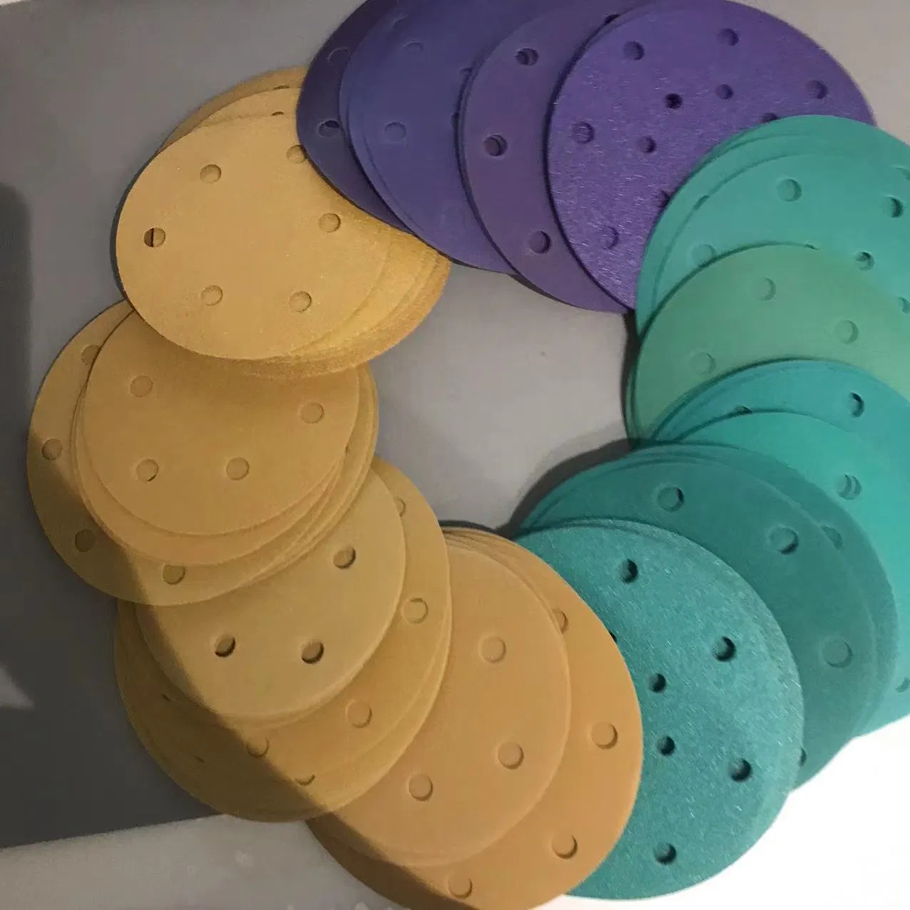 Purple P40-P600 Abrasive Sandpaper Sanding Disc for Sanding on Wood Metal and Plastic Surfaces.
