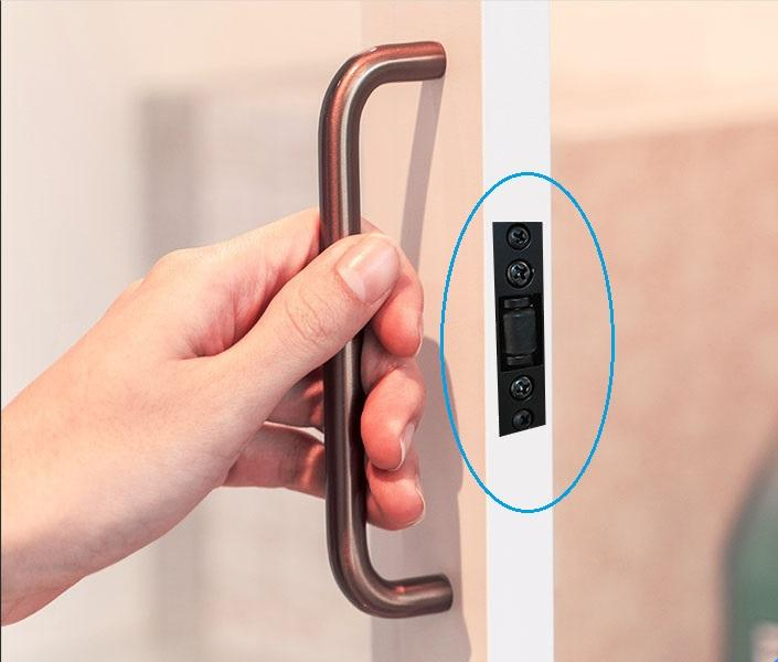 Wholesale Adjustable Black Powder Coated Bolt Door Catch Roller