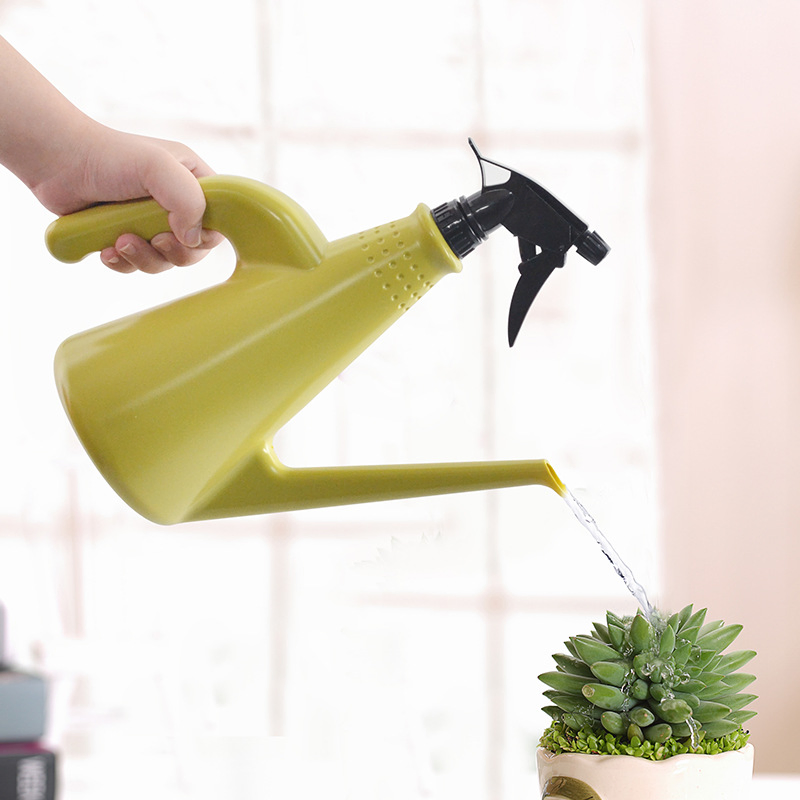 900ml Garden Watering Can with Sprayer