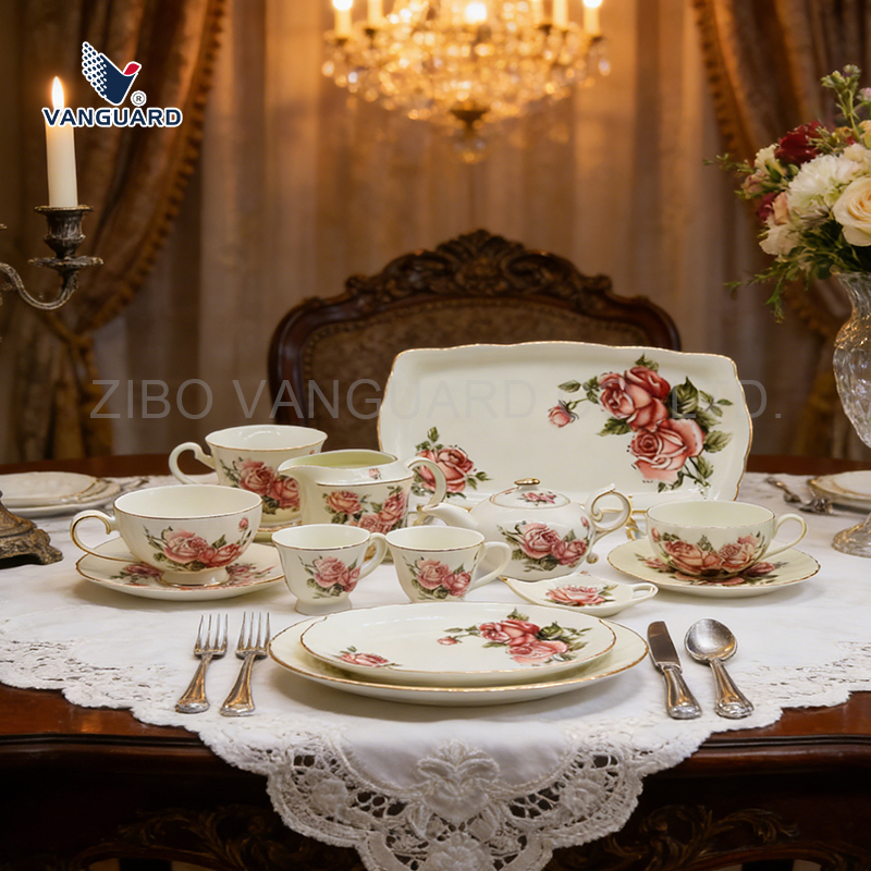 Фарфоровый чайный сервиз на 12 персон с дизайном