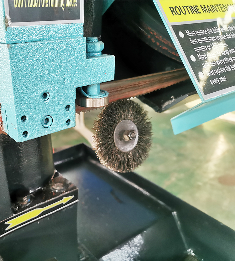 Ленточная пила по металлу гидравлическая с зажимом