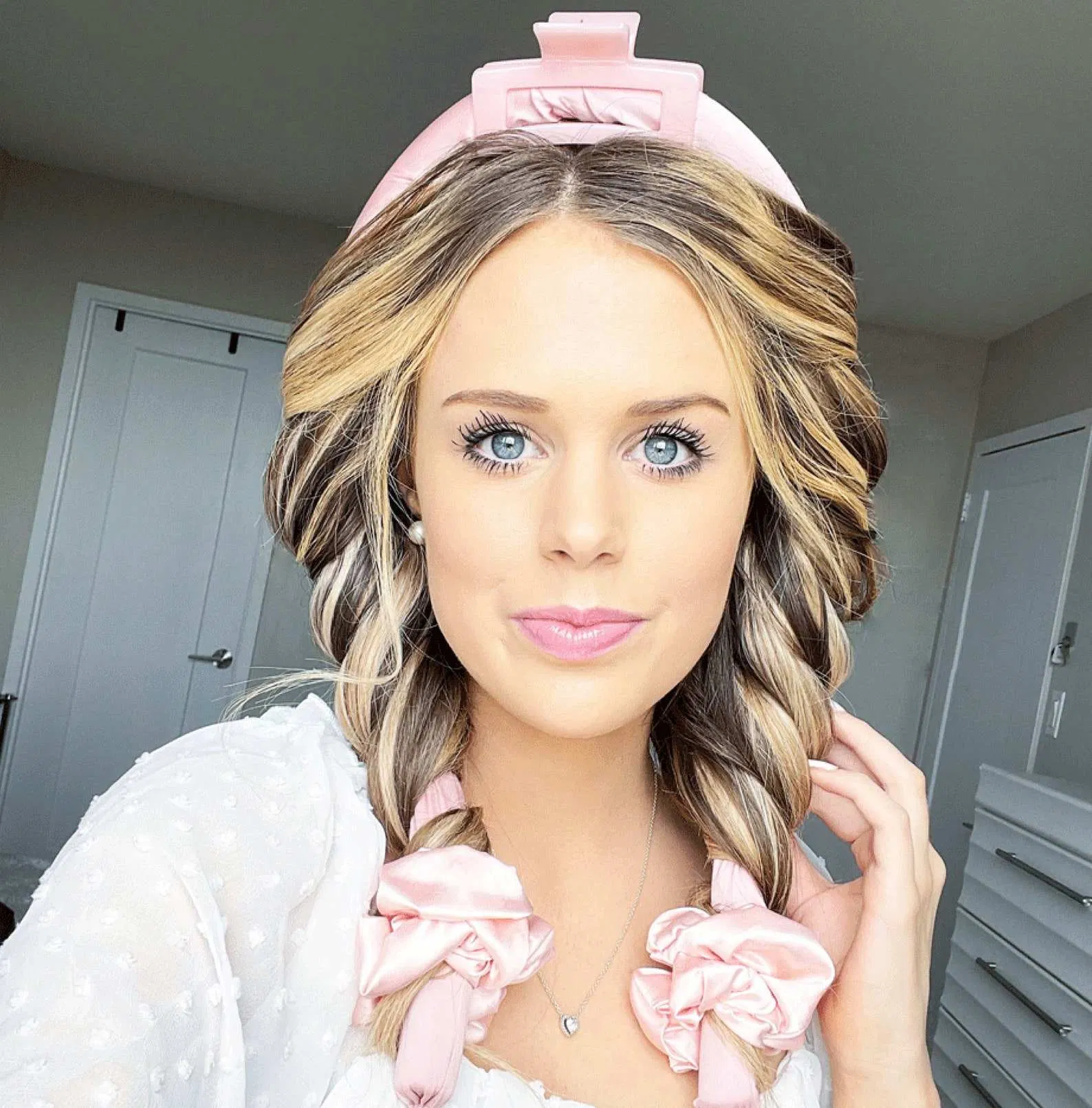Wholesale Customs 100%Silk Hair Curling for Heatless Curl with Hair Scrunchies for Women Beautiful Hair Accessory