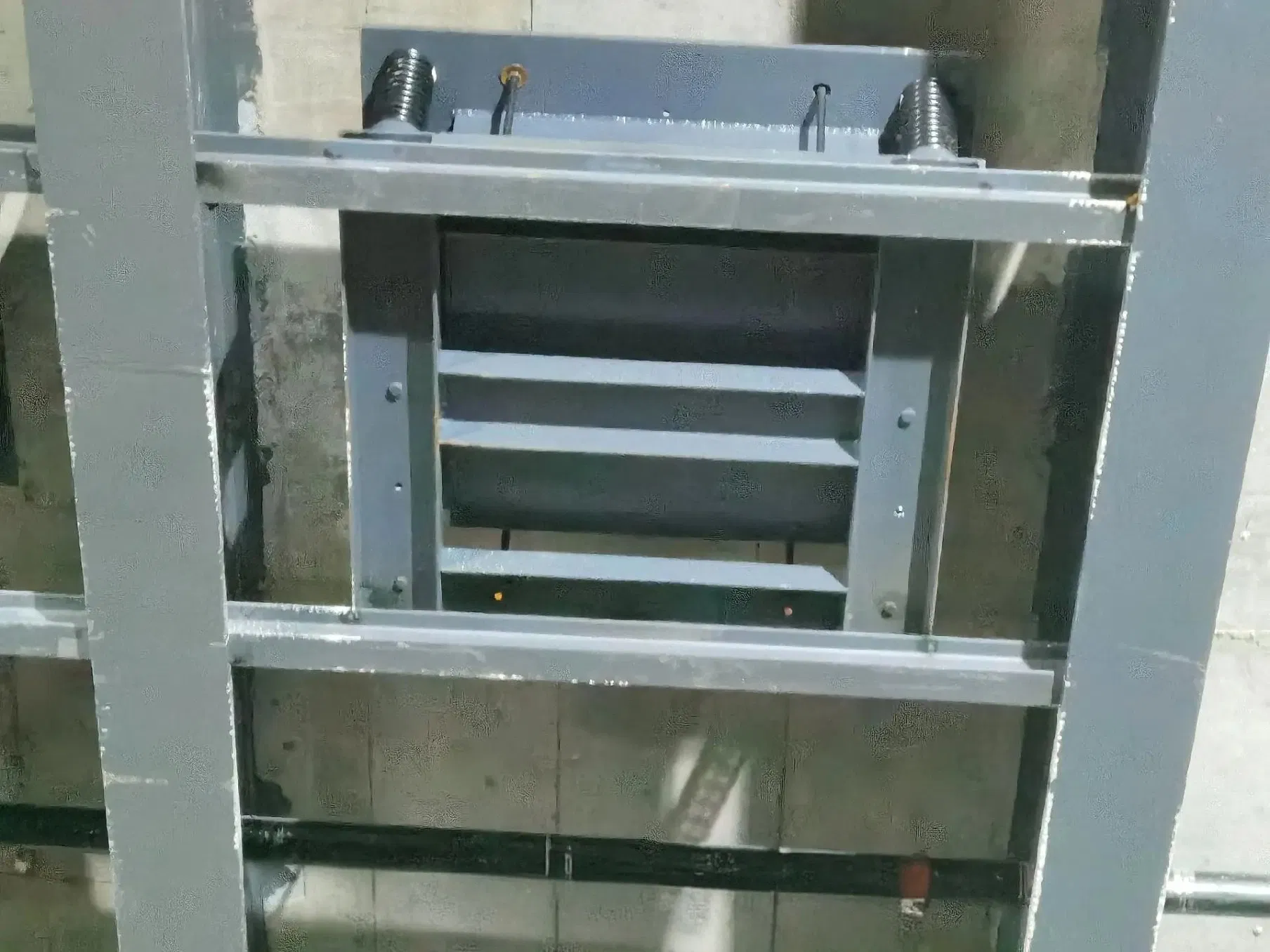 Reducing Substantially Natural Frequency for Structure Tuned Mass Damper