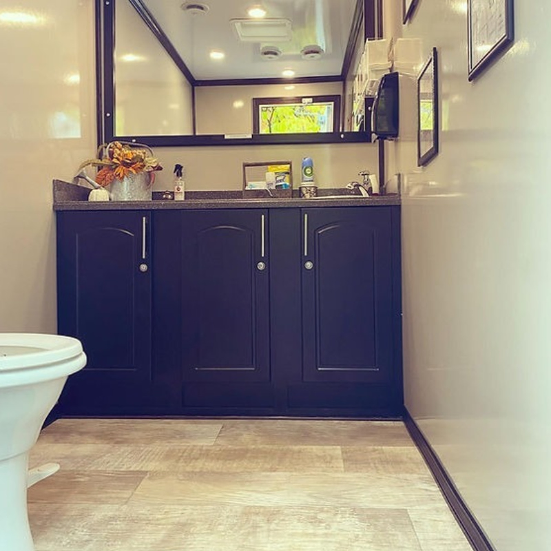 Customized Mobile Office with Kitchen and Bathroom for Sale