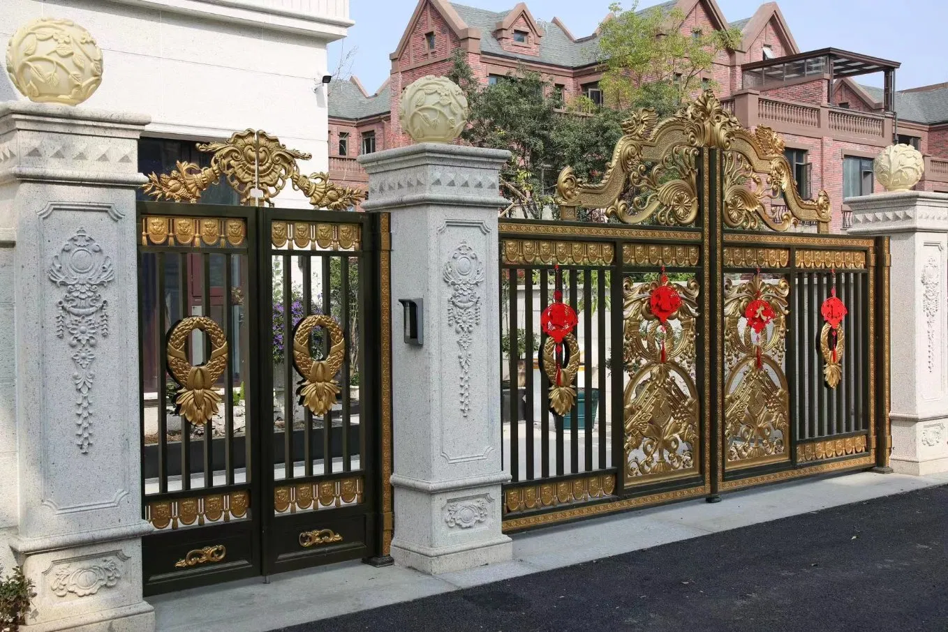 Алюминиевая входная дверь с электроприводом