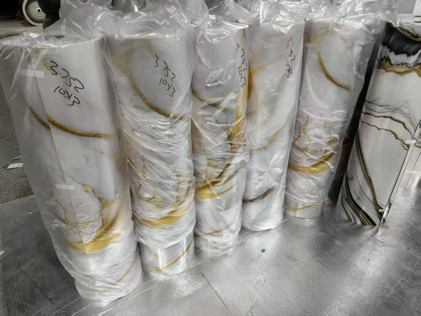 Самоклеящиеся обои под мрамор для стен