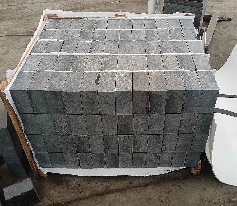 Dark Rock Cobblestone Flamed/Natural Split Basalt Stone Price for Patio Outdoor Paving Stone