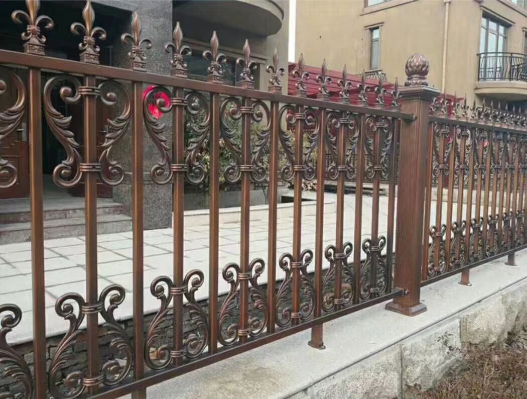 Factory Supply Custom Black Powder Coated Steel Aluminum Fence Cutting Edge Metal Iron Enclosure & Handrails for Outdoor Use