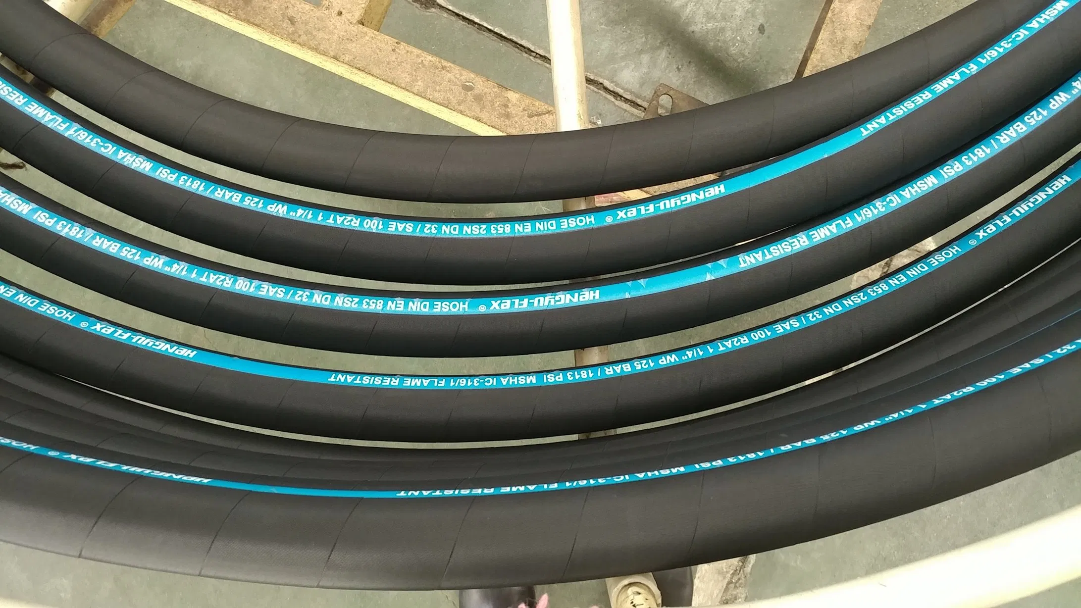 Rubber Oil SAE100 R1 R2 Steel Wire Braid Reinforcement Hydraulic Hose