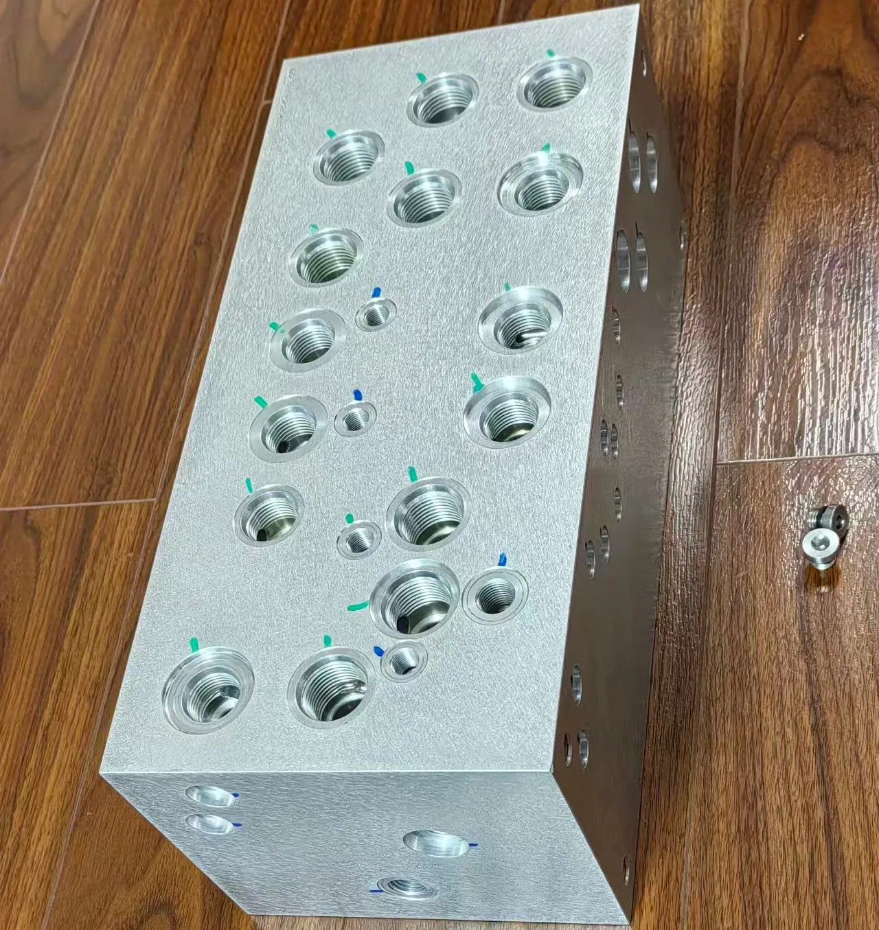 Versatile Hydraulic Valve Block for Various Machinery Hydraulic Uses