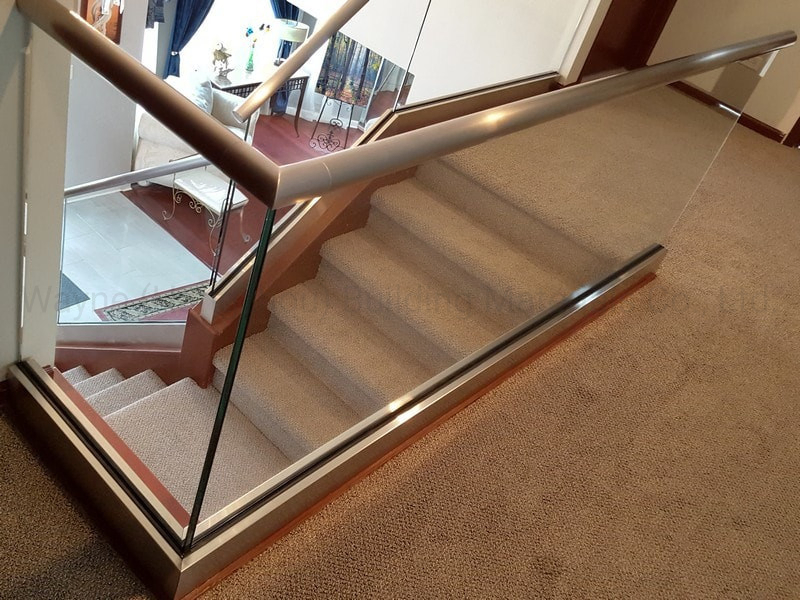 LED Frameless Glass Balustrade U Channel Glass Railing Aluminum Base Shoe Glass Railing for Indoor and Outdoor Application in Balcony Swimming Pool Fencing