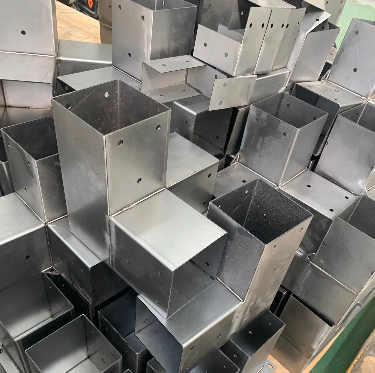 Customized Stainless Steel Base Support Feet Black Powder Coated Pergola Brackets