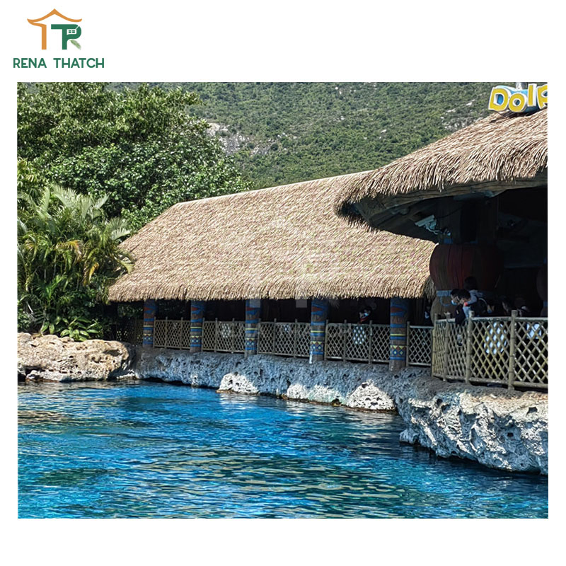 Factory Price Artificial Palm Leaf Roof Thatch Umbrella Fire Resistant Synthetic Palm Roof