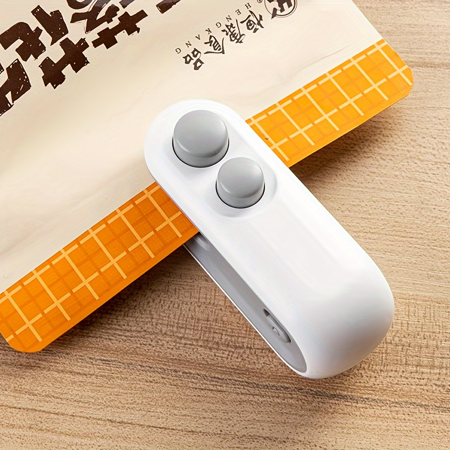 Portable Mini Sealer Plastic Heat Sealing Machine Handheld Chip Sealer Food-Safe Fast Sealing for Snacks Storage