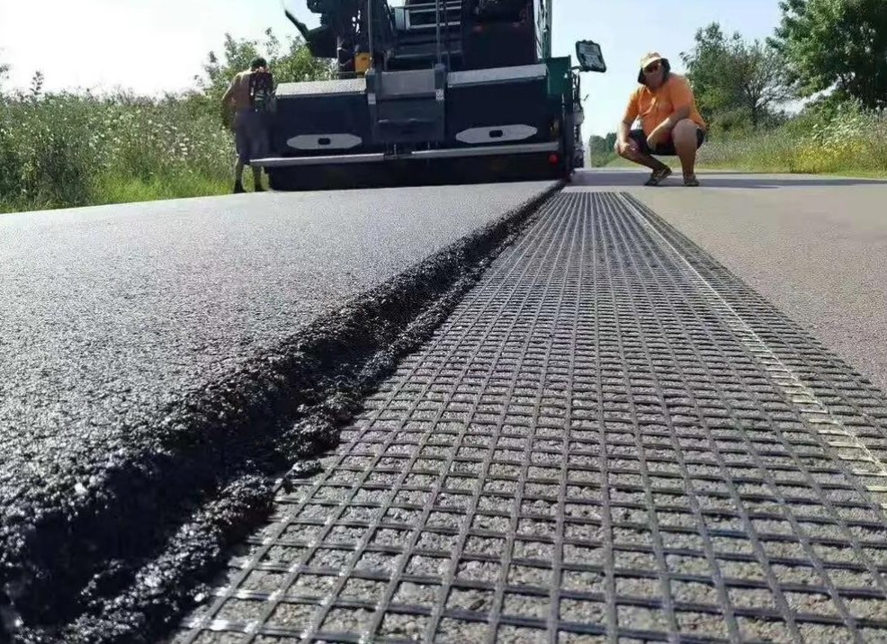 Road Construction Material PP Pet 40kN Grid Mesh Biaxial Geogrid for Soil Stabilization Geogrid Driveway