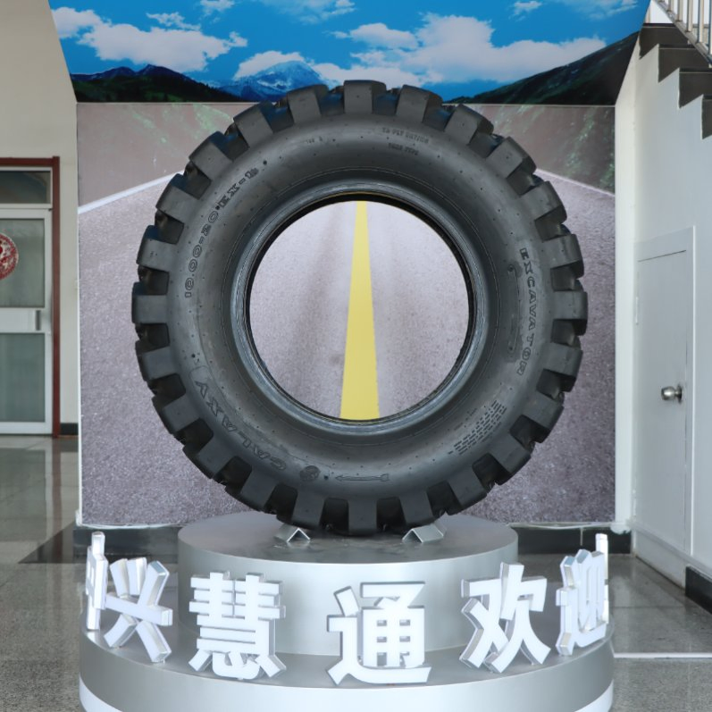 Excavator Tire 10.00-20 HT816 Pattern