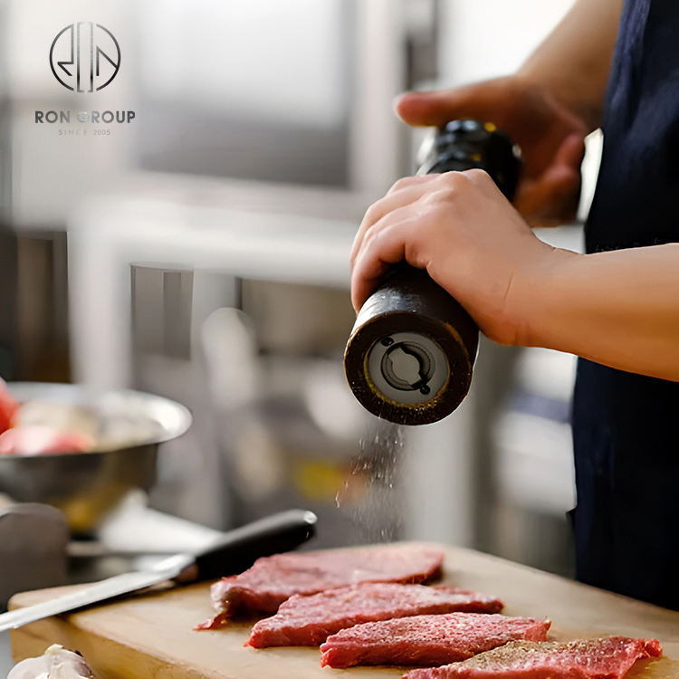 Custom Size Rubber Wood Home Kitchen Gadgets Salt Pepper Mill Grinder