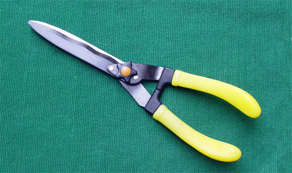 Heavy-Duty Hedge Shears with Telescopic Handle for Ultimate Reach