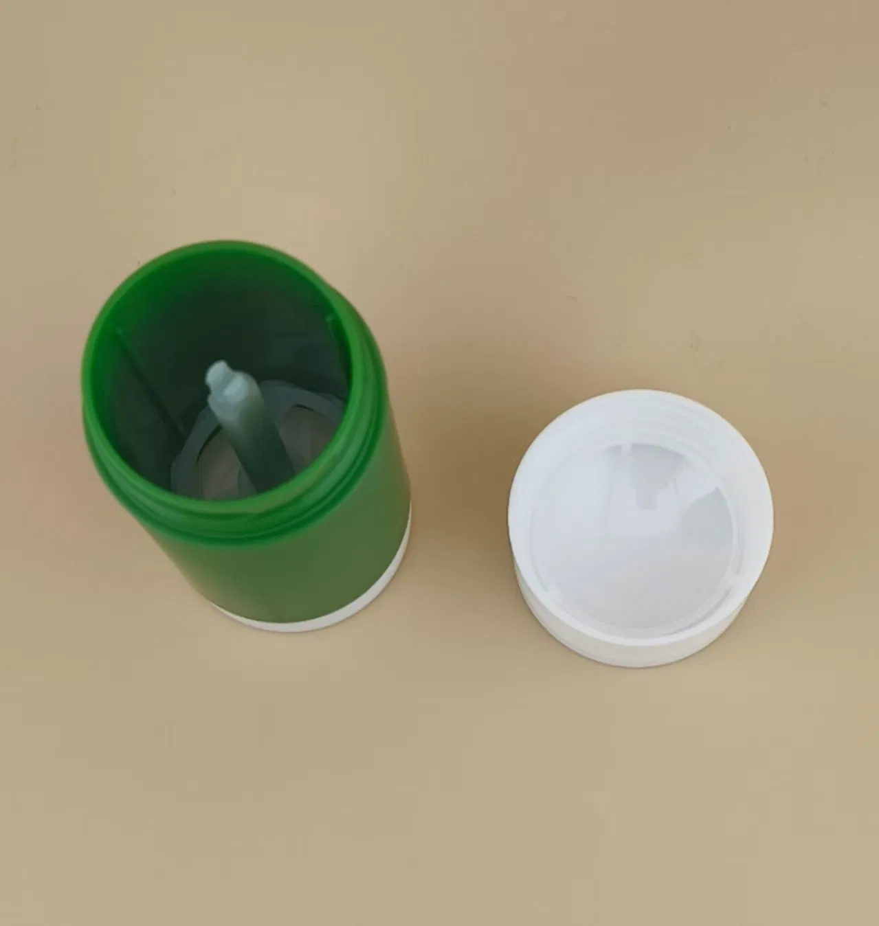 Green Rotary-Type Tuber of Perfumed Salve for Lipsticks