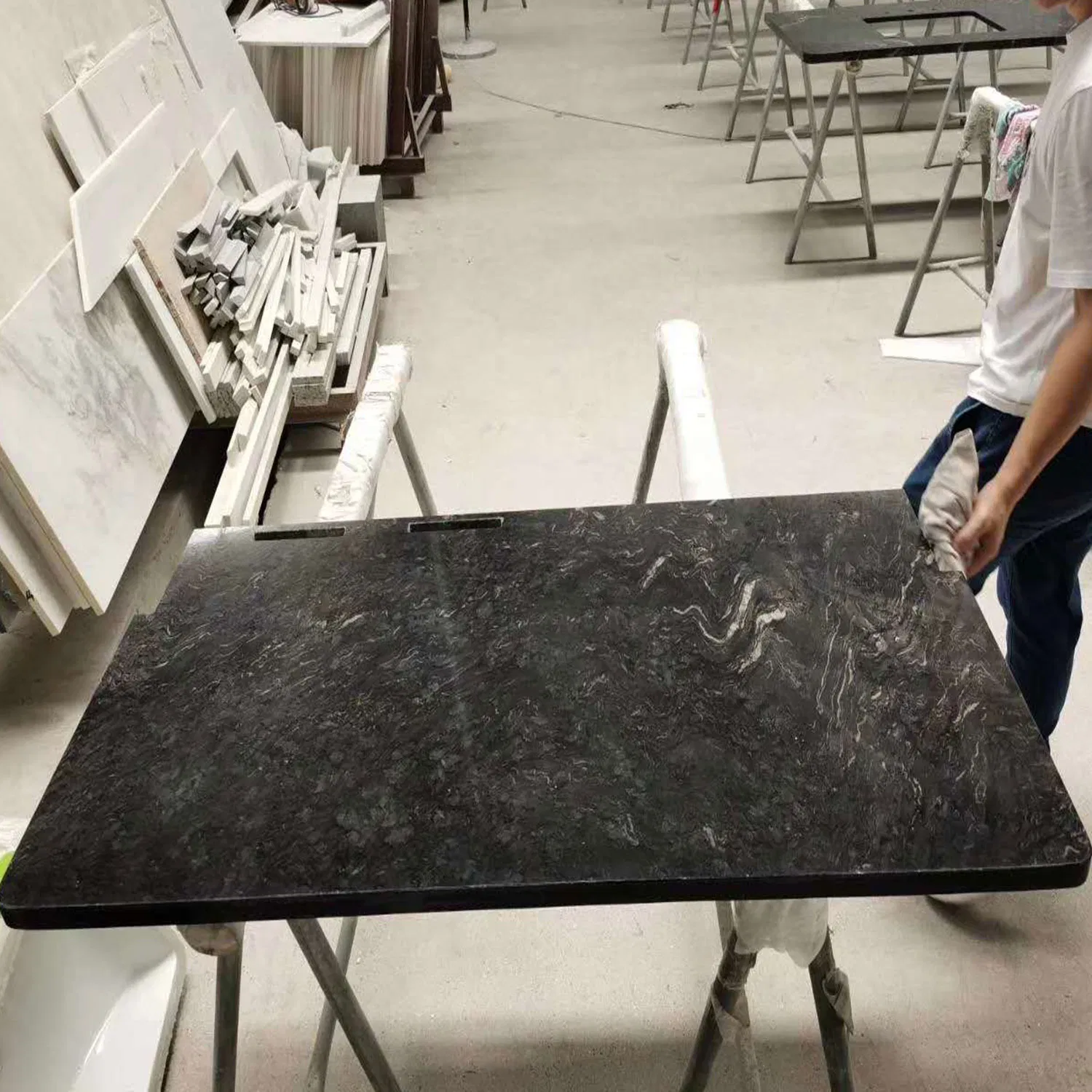 Cut-to-Size Chinese Prefab Polish Kitchen Artificial Quartz Vanity Countertop with Grey Veins