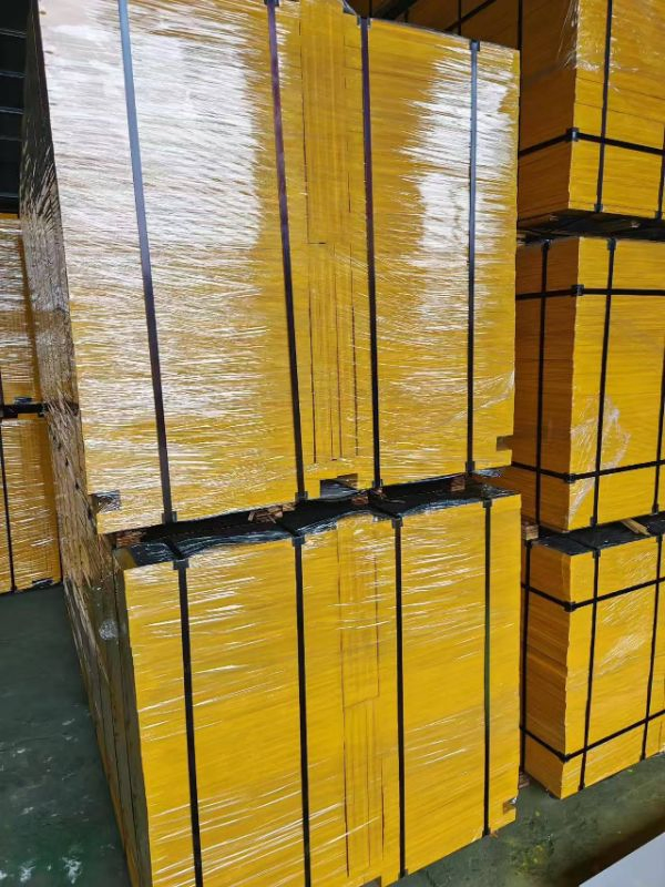 27mm Waterproof 3 Ply Yellow Shuttering Panels Three Layers Formwork Board Spruce Core Construction