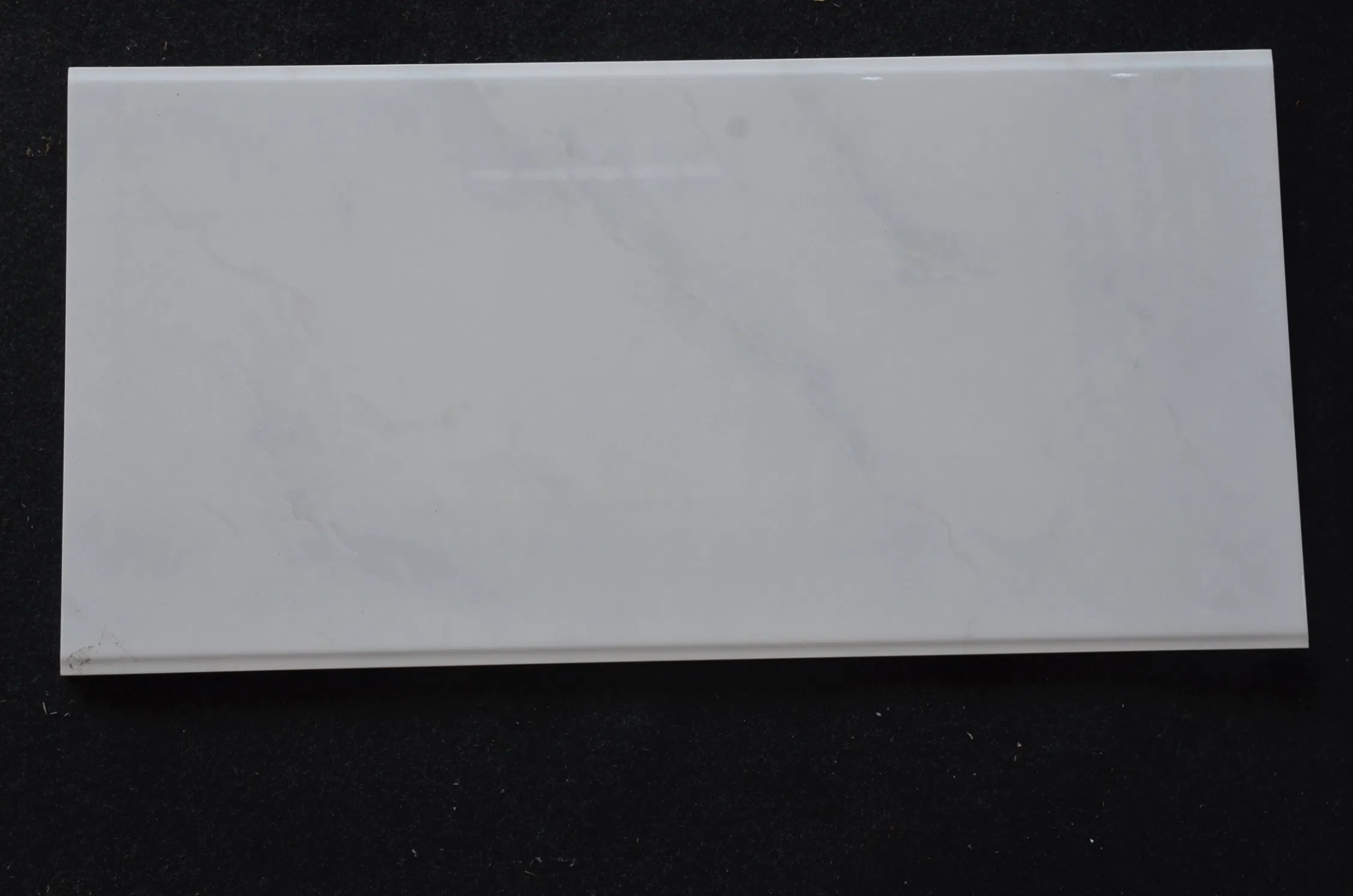 Белая керамическая плитка для фартука кухни 300x600 мм