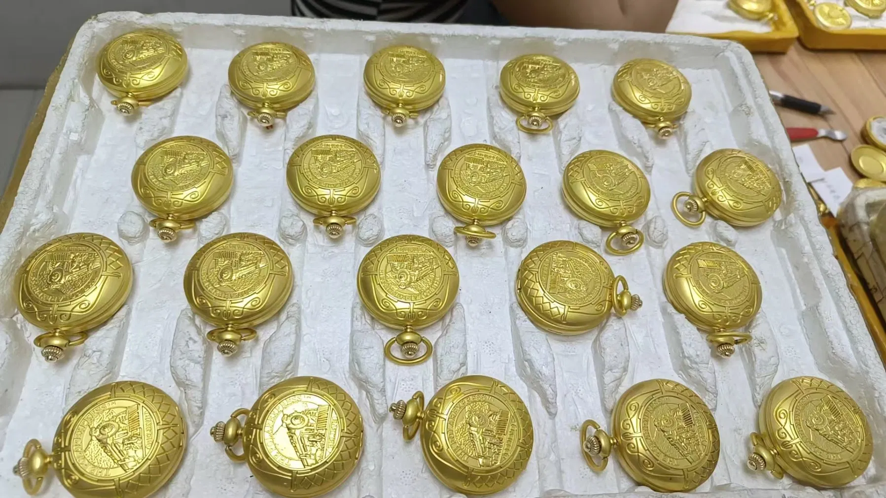 OEM Luxury Gift Antique Mechanical Pocket Watch for Men Women