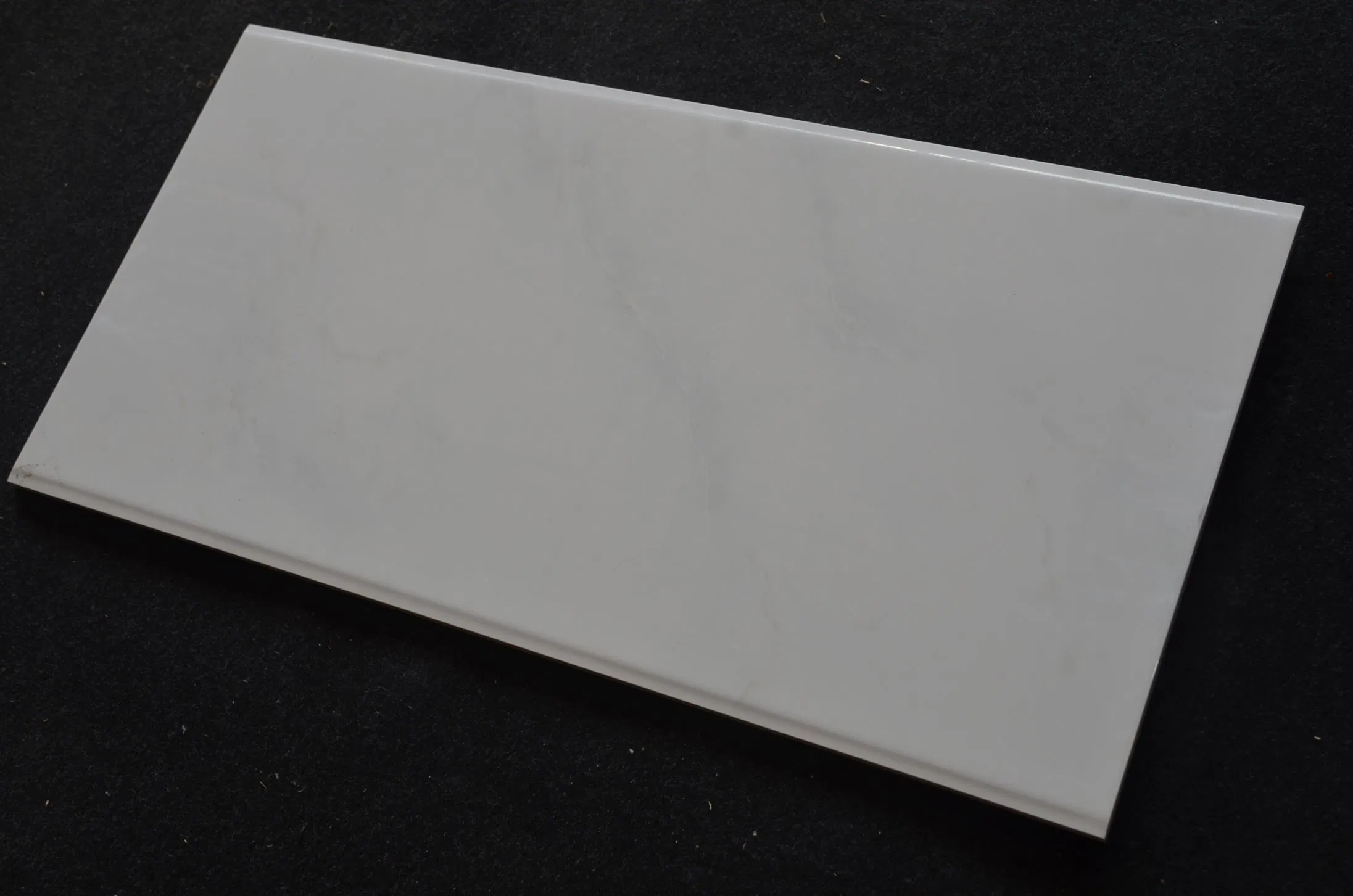 Белая керамическая плитка для фартука кухни 300x600 мм