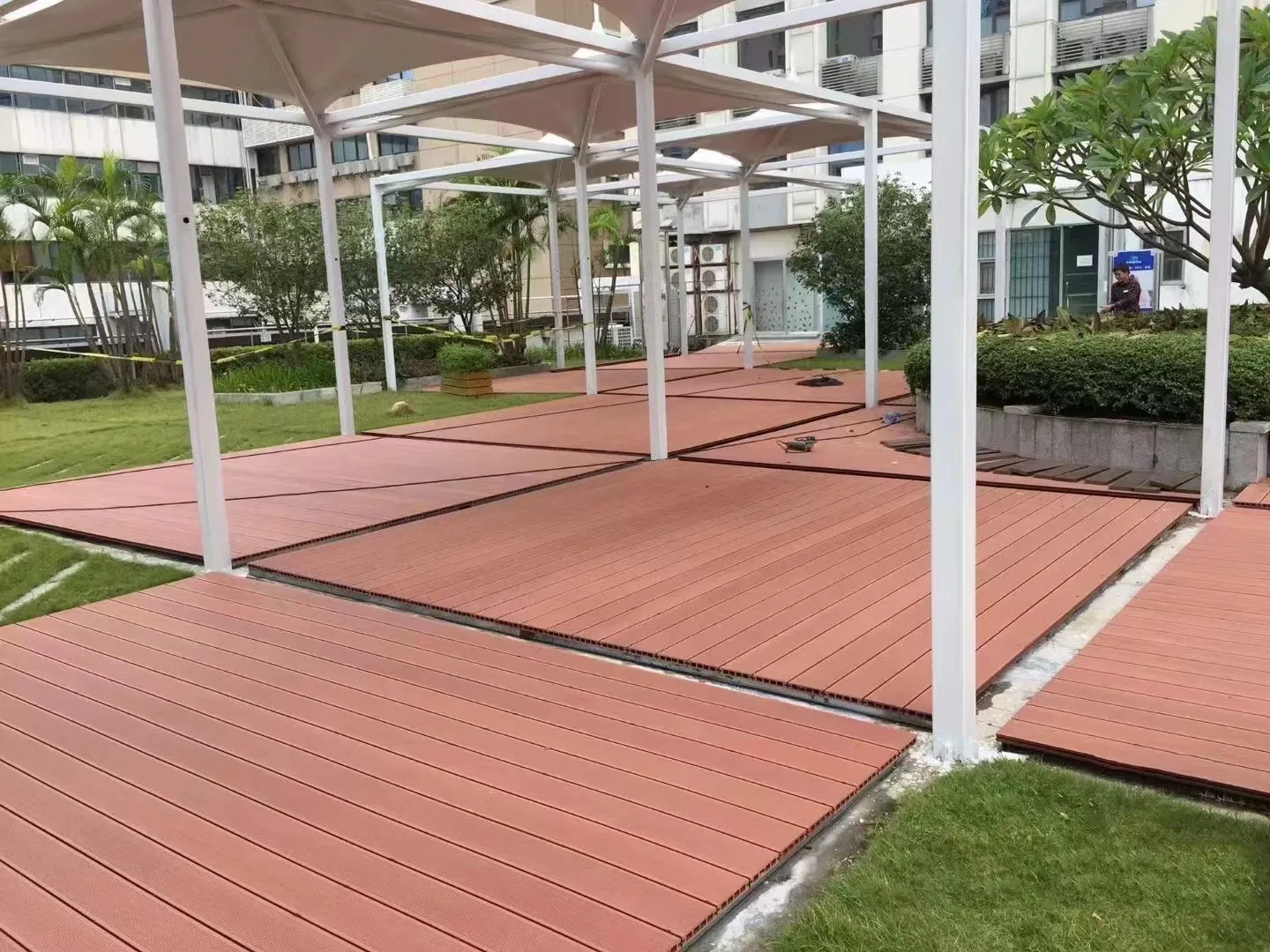 China New Style WPC Flooring Wood Plastic Composite Decking Elegant Look Like Wood