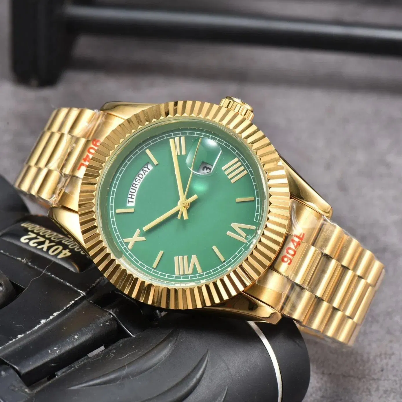 Gold Stainless Steel Watch Cover Top Luxury Sports Waterproof Watch Classic Design Green Fashionable Quartz