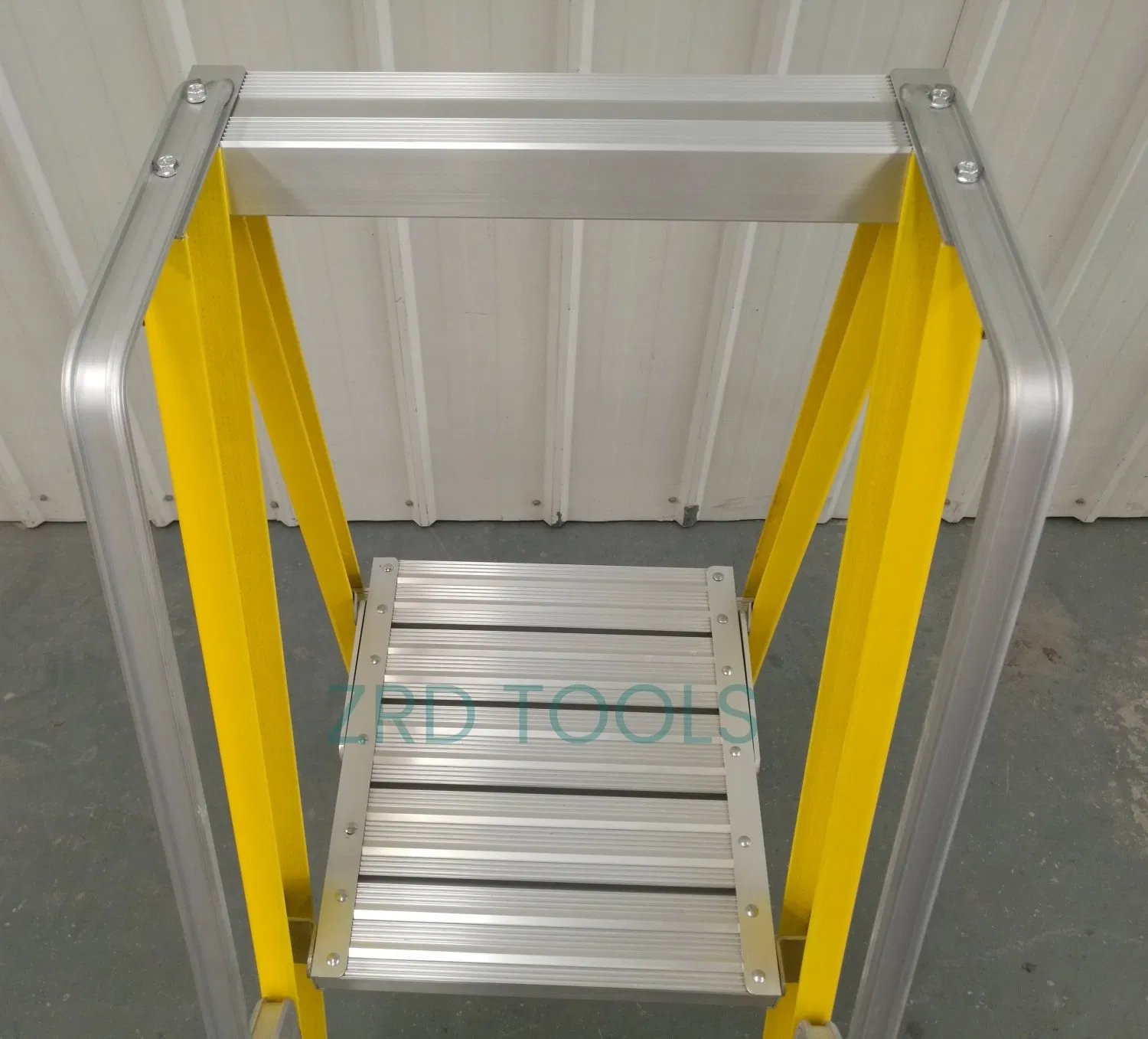 Top Quality Fibreglass Ladder on Sell at Lowest Price