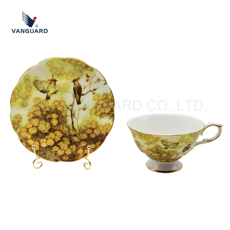 Фарфоровый набор для чая и кофе с блюдцем