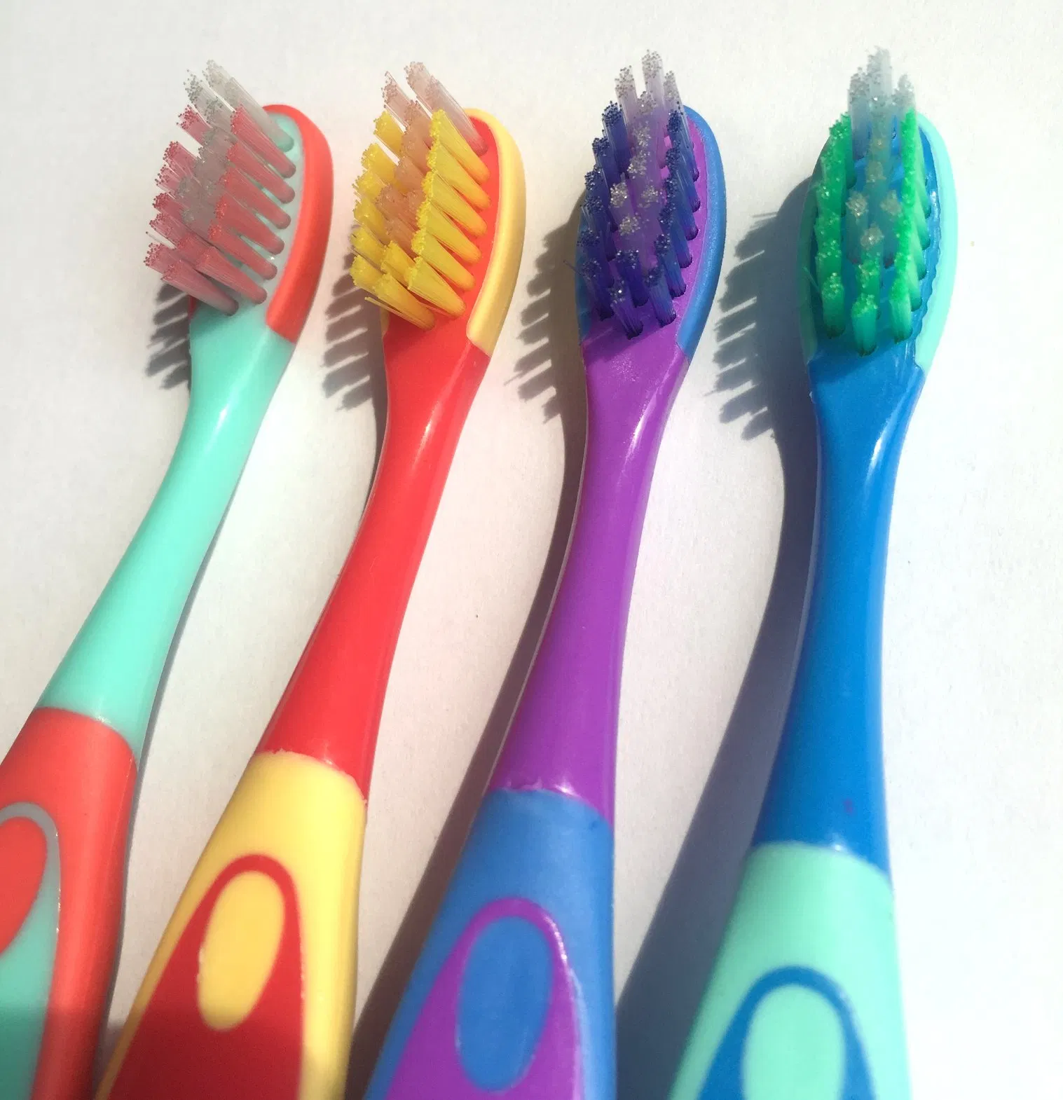 Kids/Children Toothbrush with Cute Design and Customized Packing