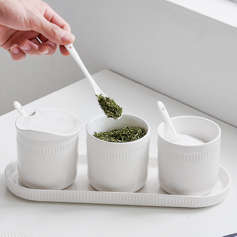 Набор керамических банок для специй с подносом