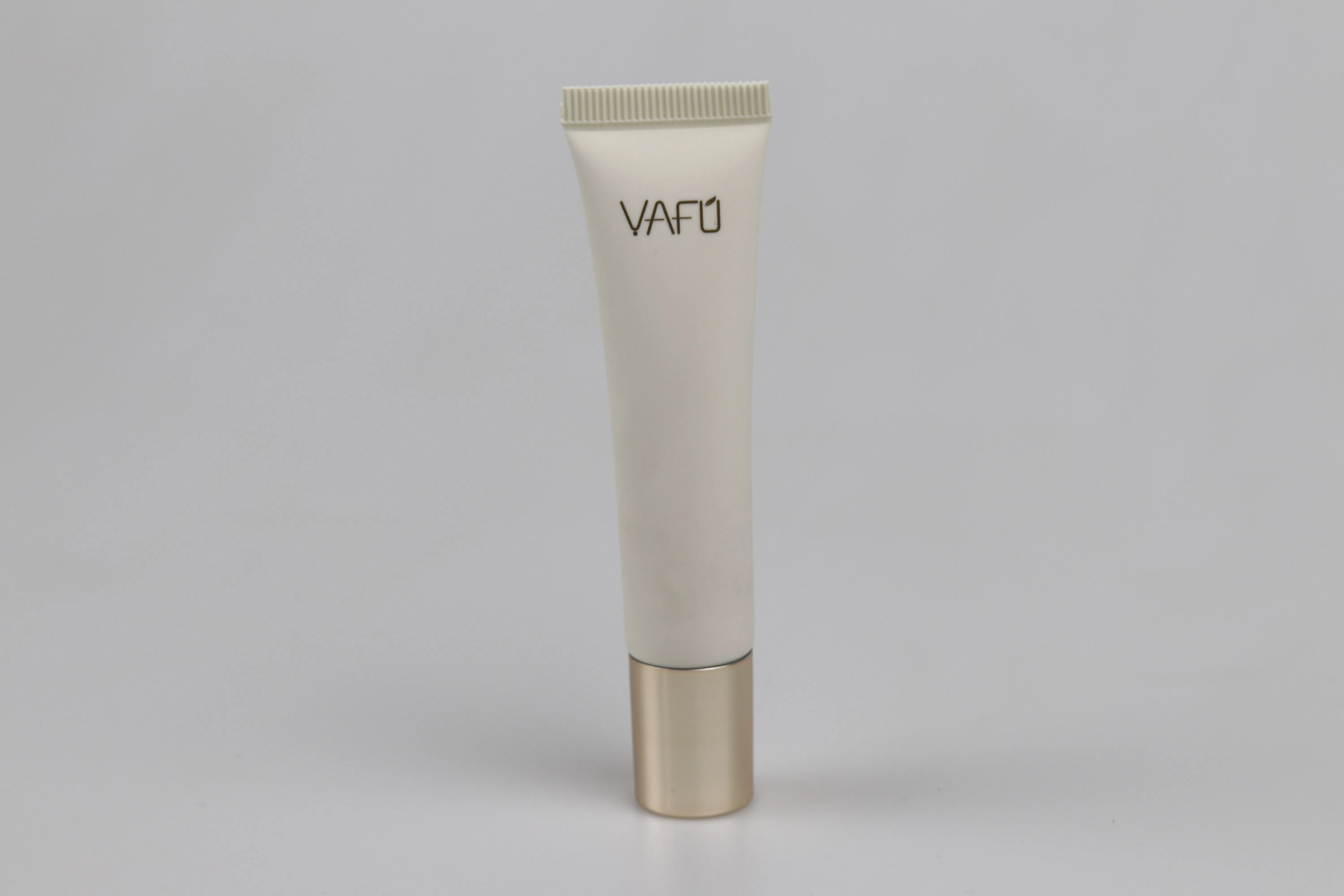 All-Day Radiance Primer & Concealer for Flawless Skin