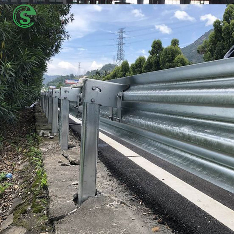 China Highway Waveform Guardrail Corrugated Beam Steel Crash Barrier