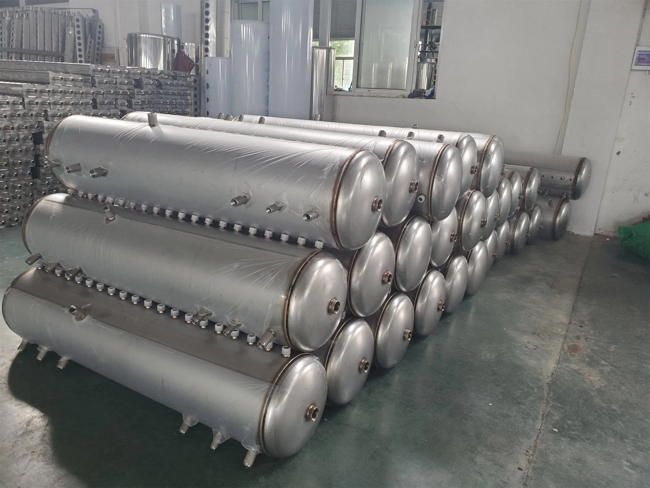 Color Steel Plate High Pressure Heat Pipe Solar Hot Water Heater