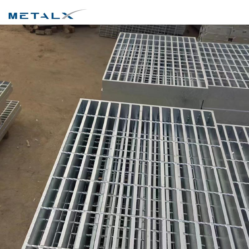 Hot Dipped Galvanized Steel Grating Cast Iron Trench Drain Grates/Grating Metal Grid Steel Deck Welded Plain Type Serrated Bar