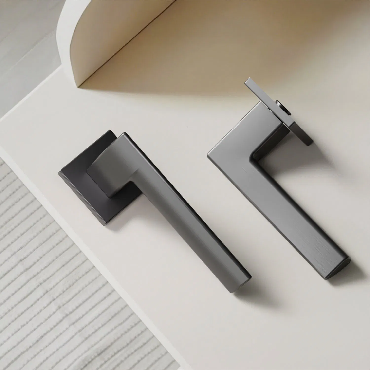 Customized Modern Gunmetal Slim Zinc Alloy Lever Door Handle on Square Rosette for Interior Wooden Doors From Chinese Factory Supplier