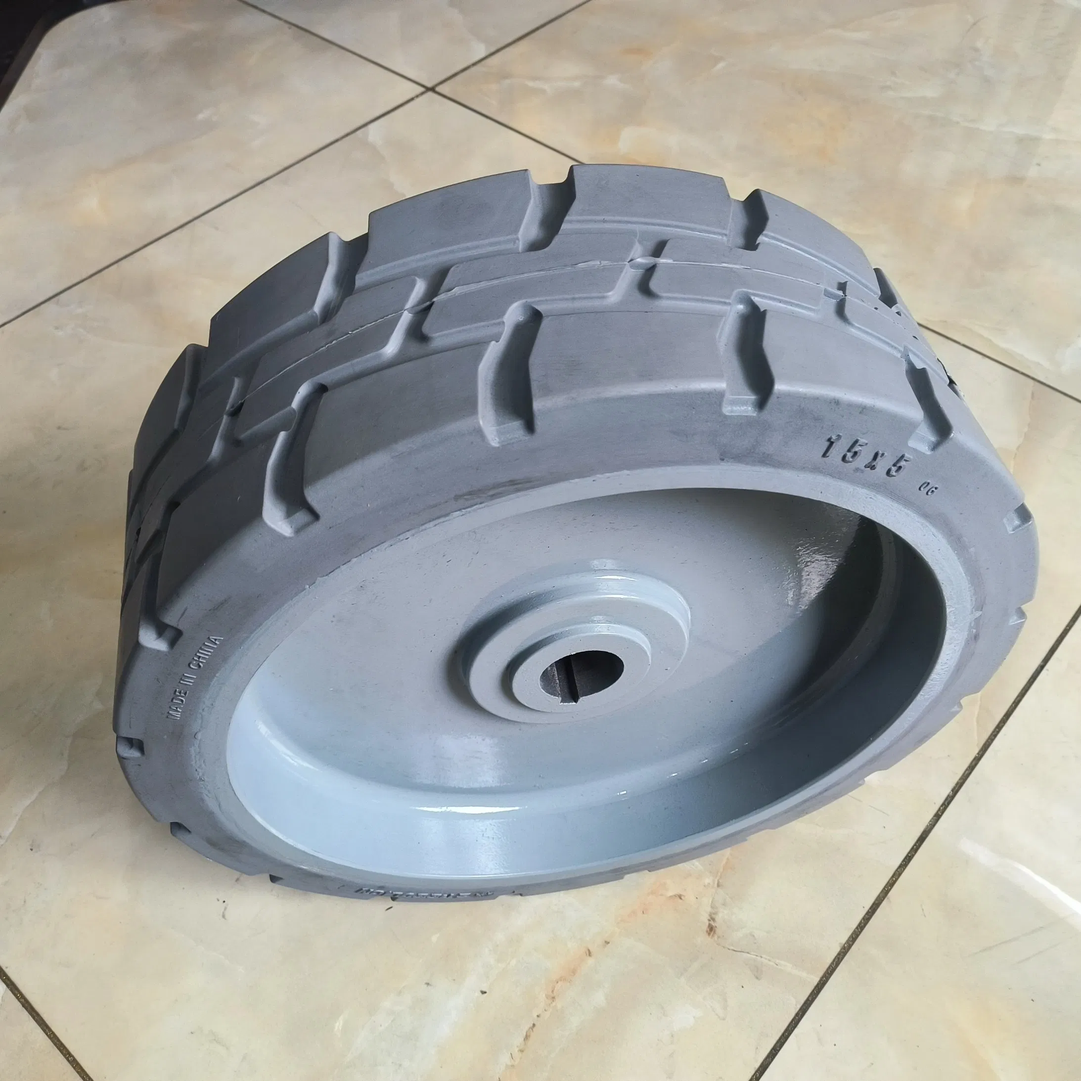 Цельные шины Anygo 15x5 для подъемников Haulotte