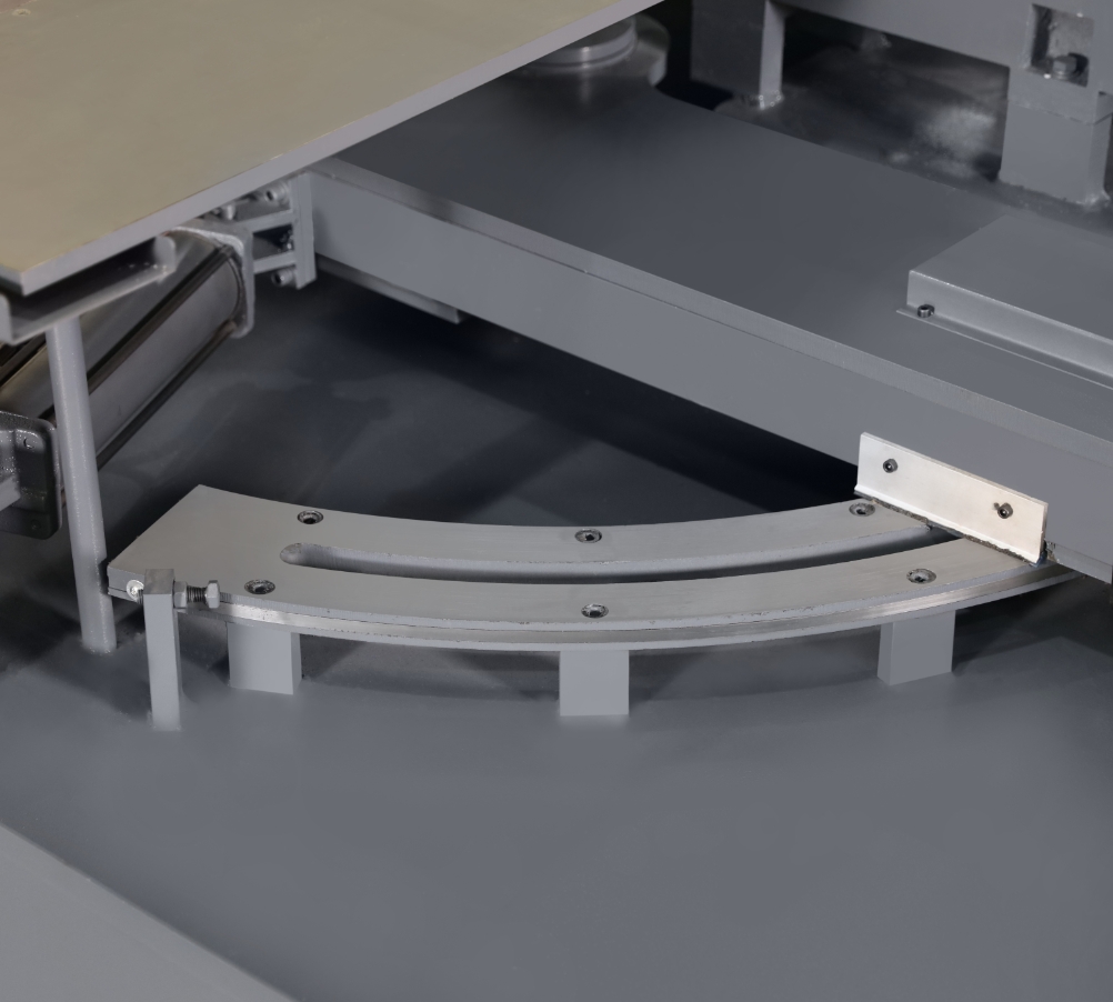 Ленточная пила по металлу полностью автоматическая с редуктором