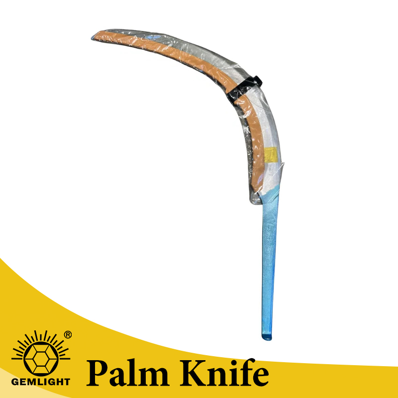 Palm Knife Cuts Palm Fruit, Sickle Does Not Roll Its Blade and Keeps Cutting