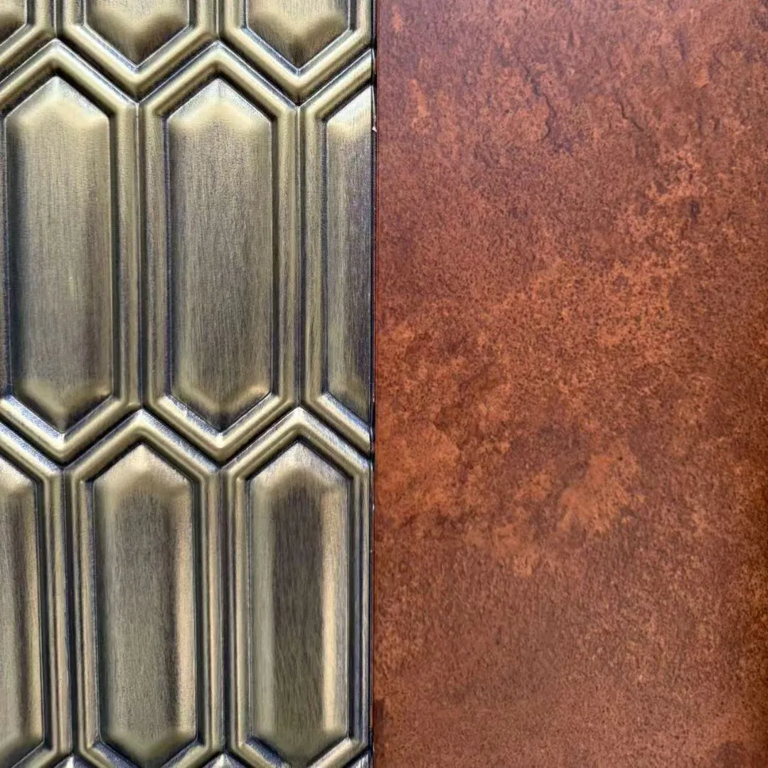 Алюминиевая двустворчатая дверь с золотым геометрическим дизайном