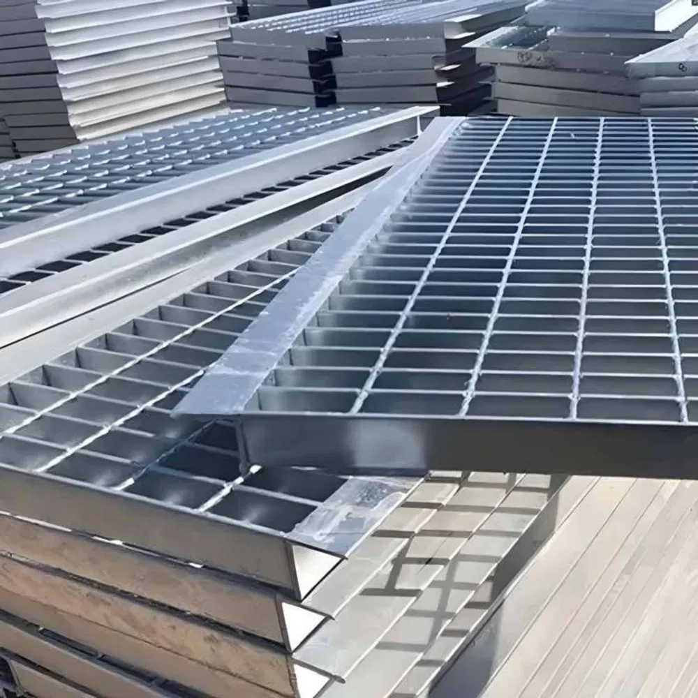 Industrial Use Steel Stair Treads Grating for Step Ladders Factory Supply Steel Grating Galvanized Stairs Outdoor Steel Stair Tread