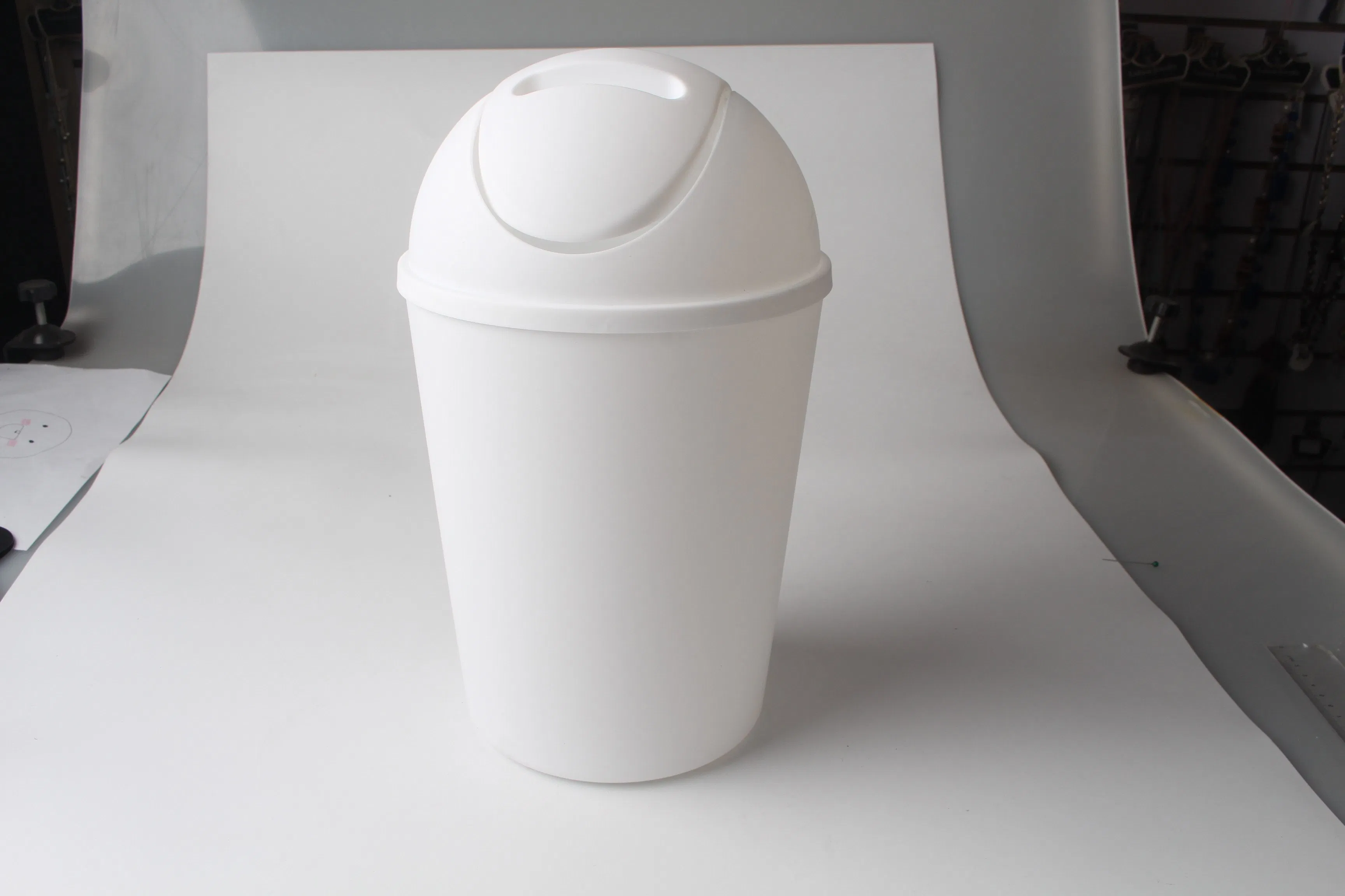 High Quality Durable Using Various Plastic Home Trash Can Clamshell Trash Can