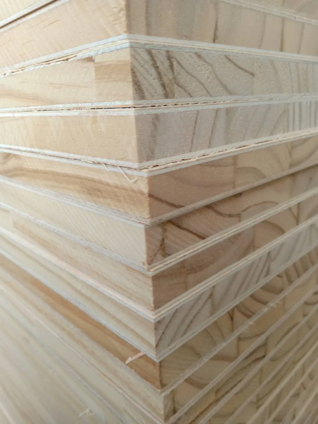 White Laminated Blockboard 18mm Pine Hardwood with Melamine